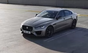 Jaguar XE R-Dynamic Black: Designová edice sportovního sedanu s cenovým zvýhodněním