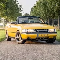 Saab 900 Mellow Yellow