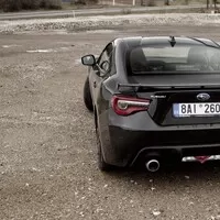 Toyobaru: prostorný komfortní rodinný vůz, vhodný na dlouhé dálniční přesuny