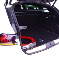 Peugeot 508 SW Hybrid: Kombík z komiksu