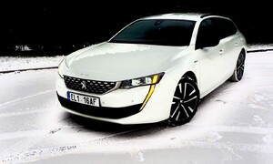 Recenze & testy: Peugeot 508 SW Hybrid: Kombík z komiksu