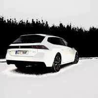 Peugeot 508 SW Hybrid: Kombík z komiksu