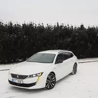 Peugeot 508 SW Hybrid: Kombík z komiksu