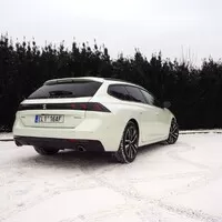 Peugeot 508 SW Hybrid: Kombík z komiksu