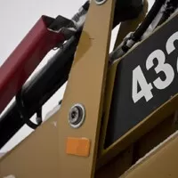 CAT 432F2: Souznění člověka a stroje tentokrát trochu jinak