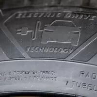 Mercedes EQV: Bílý trolejbus