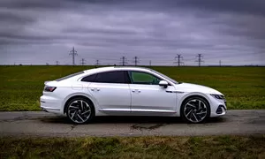 Recenze & testy: Volkswagen Arteon R-Line 2.0 TSI: Tichý stíhač