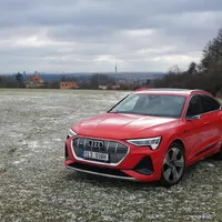 Audi e-tron Sportback 55 quattro: Stylový fešák, kterému chutná