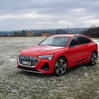 Audi e-tron Sportback 55 quattro: Stylový fešák, kterému chutná