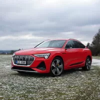 Audi e-tron Sportback 55 quattro: Stylový fešák, kterému chutná