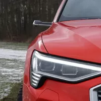 Audi e-tron Sportback 55 quattro: Stylový fešák, kterému chutná