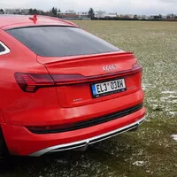 Audi e-tron Sportback 55 quattro: Stylový fešák, kterému chutná