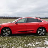 Audi e-tron Sportback 55 quattro: Stylový fešák, kterému chutná