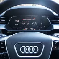 Audi e-tron Sportback 55 quattro: Stylový fešák, kterému chutná
