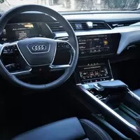 Audi e-tron Sportback 55 quattro: Stylový fešák, kterému chutná