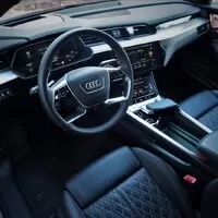 Audi e-tron Sportback 55 quattro: Stylový fešák, kterému chutná