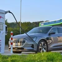 IONITY otevřela na dálnici D1 u čerpacích stanic OMV další dvě rychlodobíjecí stanice