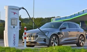 IONITY otevřela na dálnici D1 u čerpacích stanic OMV další dvě rychlodobíjecí stanice