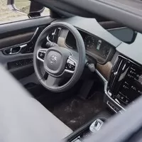 Volvo S90 B6 AWD: Jiný přístup
