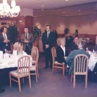Hotel Diplomat 1997: „Moje úplně první novinářská akce s českým Fordem. Uprostřed stojí tehdejší generální ředitel Fritz Schmutzhart, u stolu vpravo se vzorovanou kravatou legendární Milan Jozíf.“