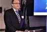 Jeden z ‚Kulatých stolů‘, tentokrát u dealera v servisu pod zvednutými auty, 2016.