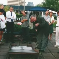 Minigolf – součást sportovního seriálu pro novináře Ford Media Cup, 2003. Instruktáž poskytuje herec Vladimír Čech, závodní hráč minigolfu.
