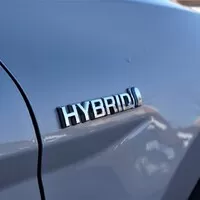 Toyota Camry 2.5 Hybrid Executive: Závan časů minulých