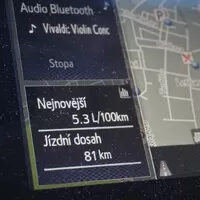 Toyota Camry 2.5 Hybrid Executive: Závan časů minulých