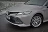 Toyota Camry 2.5 Hybrid Executive: Závan časů minulých