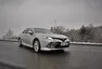 Toyota Camry 2.5 Hybrid Executive: Závan časů minulých