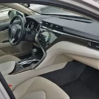Toyota Camry 2.5 Hybrid Executive: Závan časů minulých