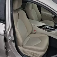 Toyota Camry 2.5 Hybrid Executive: Závan časů minulých