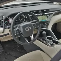 Toyota Camry 2.5 Hybrid Executive: Závan časů minulých