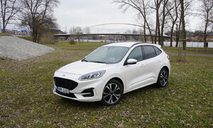 Recenze & testy: Ford Kuga Hybrid ST-Line: Rozpolcená osobnost