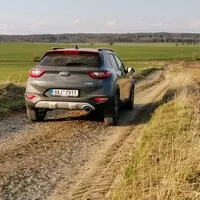 Kia Stonic 1.0 T-GDI MHEV: mírně hybridní, velmi zábavný