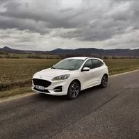 Ford Kuga Hybrid ST-Line: Rozpolcená osobnost