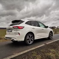 Ford Kuga Hybrid ST-Line: Rozpolcená osobnost