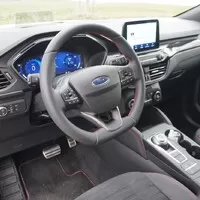 Ford Kuga Hybrid ST-Line: Rozpolcená osobnost