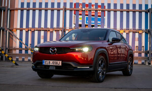 Recenze & testy: Mazda MX-30: Mazda, jen elektrická...