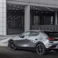 Autíčkářův týden: Smutek v Japonsku, povedený e-Skyactiv X a útok elektromobilů