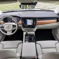 Volvo V90 T6 Recharge: Když se vám nechce nic řešit
