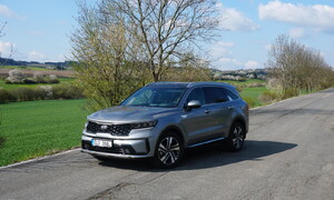 Recenze & testy: Kia Sorento PHEV: Vlajková loď s (přebytečným) kabelem
