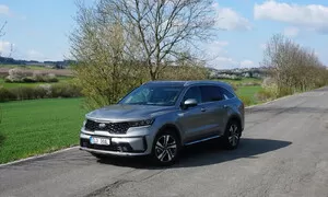 Recenze & testy: Kia Sorento PHEV: Vlajková loď s (přebytečným) kabelem