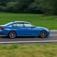 Ptejte se: Šestiválcový sedan s pohonem zadních kol