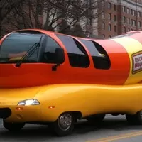 Je to párek? Je to auto? Je to Wienermobile!