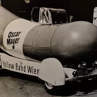 Je to párek? Je to auto? Je to Wienermobile!