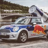 Je to párek? Je to auto? Je to Wienermobile!