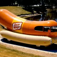 Je to párek? Je to auto? Je to Wienermobile!
