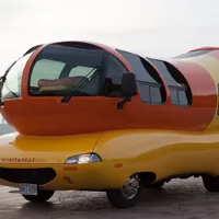Je to párek? Je to auto? Je to Wienermobile!