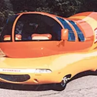 Je to párek? Je to auto? Je to Wienermobile!